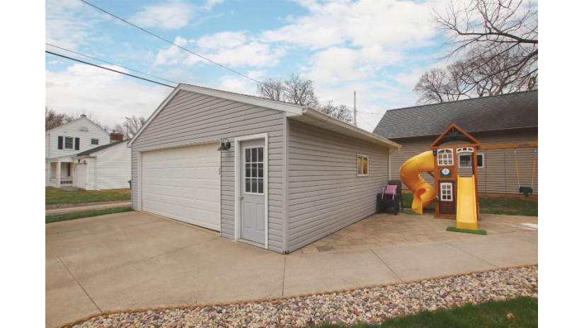 303 Park Street Kaukauna, WI 54130 by Adashun Jones, Inc. - PREF: 715-937-5411 $195,000