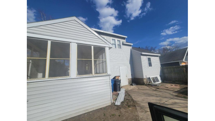 211 Oxford Avenue Oshkosh, WI 54901 by Take Action Realty Group, Llc $126,500