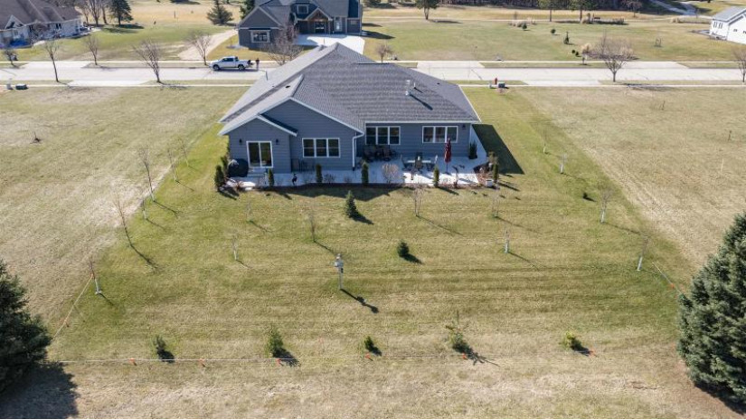 1464 Foxfire Court Waupaca, WI 54981 by RE/MAX Lyons Real Estate - PREF: 920-594-1787 $549,900