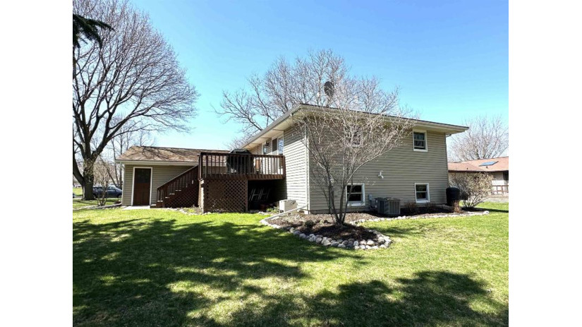 1524 S Covenant Lane Appleton, WI 54915 by Coldwell Banker Real Estate Group $281,200