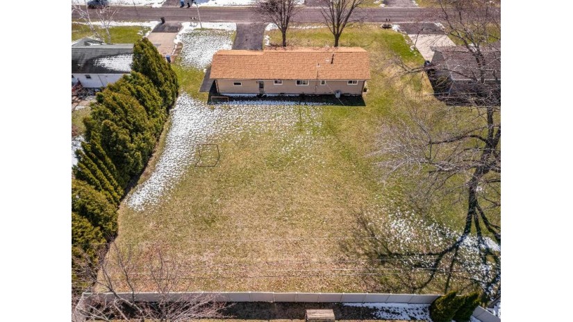 946 Olson Avenue Oshkosh, WI 54901 by Cardinal Realty, Llc - PREF: 920-268-8209 $214,900