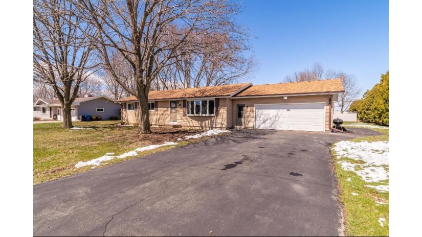 946 Olson Avenue Oshkosh, WI 54901 by Cardinal Realty, Llc - PREF: 920-268-8209 $214,900