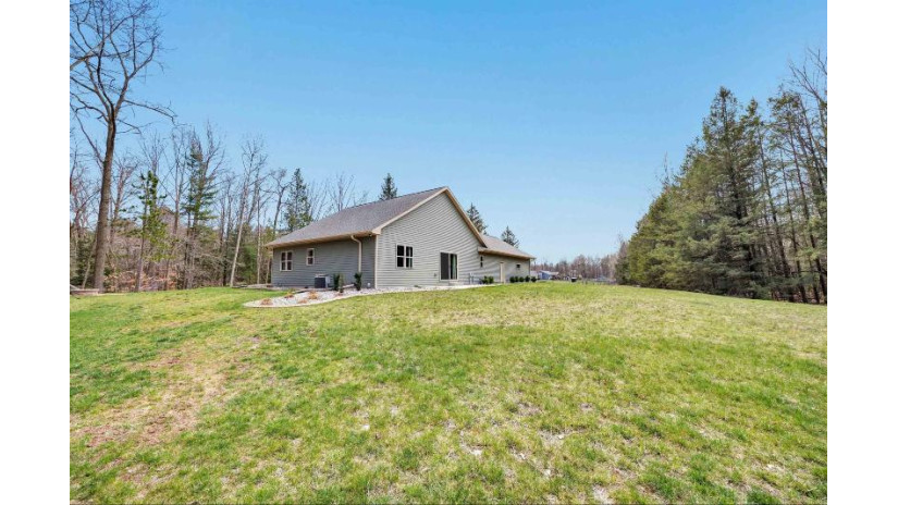 4925 Pine Lane Suamico, WI 54313 by Shorewest Realtors $650,000