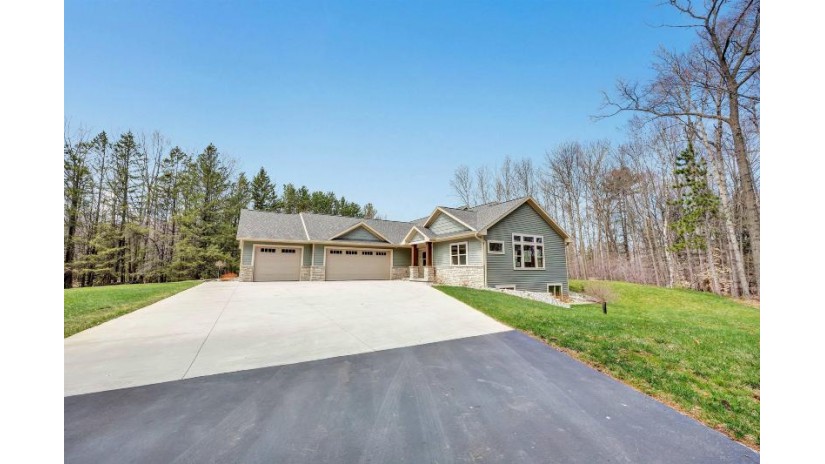 4925 Pine Lane Suamico, WI 54313 by Shorewest Realtors $650,000