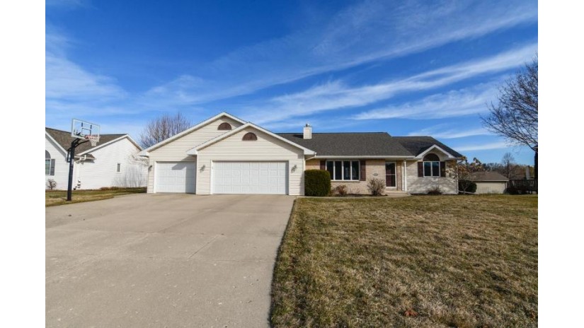 2884 Steamboat Springs Run Howard, WI 54313 by Shorewest Realtors $375,000