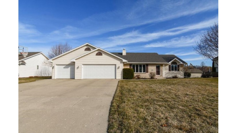 2884 Steamboat Springs Run Howard, WI 54313 by Shorewest Realtors $375,000