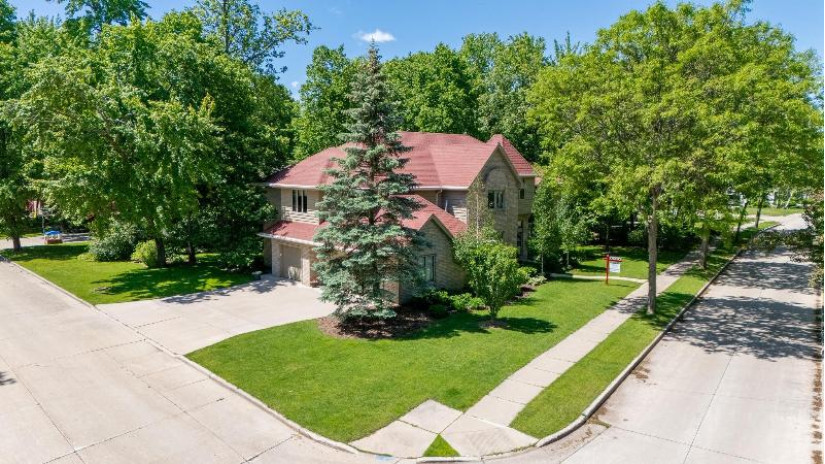 631 E Meadow Grove Boulevard Appleton, WI 54915 by Expert Real Estate Partners, Llc - OFF-D: 920-422-1234 $635,000