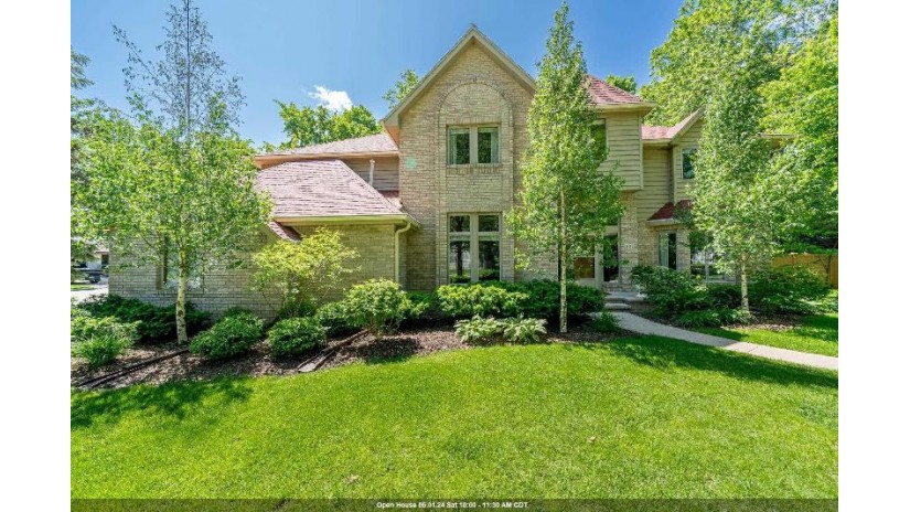 631 E Meadow Grove Boulevard Appleton, WI 54915 by Expert Real Estate Partners, Llc - OFF-D: 920-422-1234 $635,000