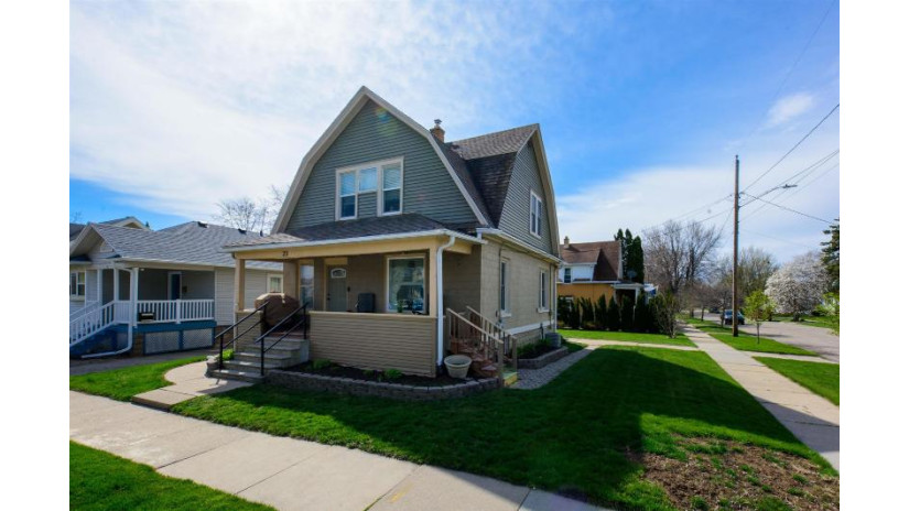 23 W Bent Avenue Oshkosh, WI 54901 by Realty One Group Haven - OFF-D: 920-420-1531 $179,900