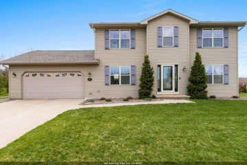 1673 Pine Tree Lane, Luxemburg, WI 54217