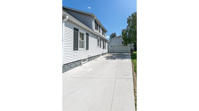 712 Blackwell Street Kaukauna, WI 54130 by Acre Realty, Ltd. - PREF: 920-766-7926 $259,900