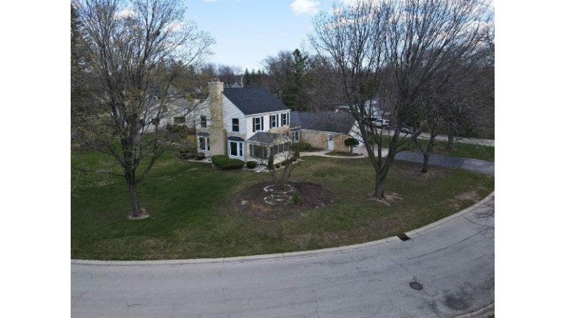 655 Sunset Circle Allouez, WI 54301 by Shorewest Realtors $749,900