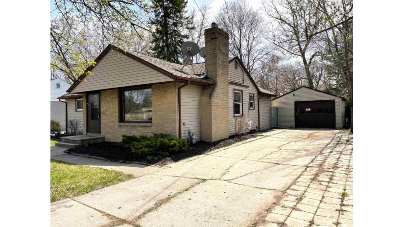 424 E Allouez Avenue Allouez, WI 54301 by Coldwell Banker Real Estate Group $234,800