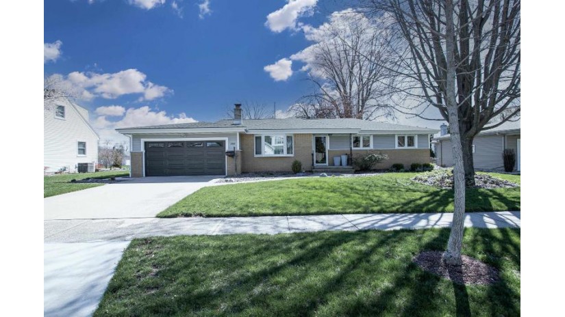 2520 Kesting Court Appleton, WI 54911 by Century 21 Affiliated - CELL: 920-428-0066 $289,000