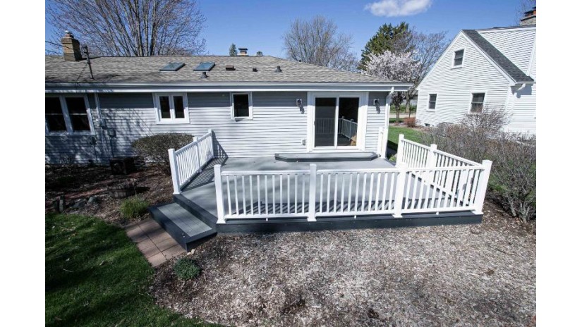 2520 Kesting Court Appleton, WI 54911 by Century 21 Affiliated - CELL: 920-428-0066 $289,000