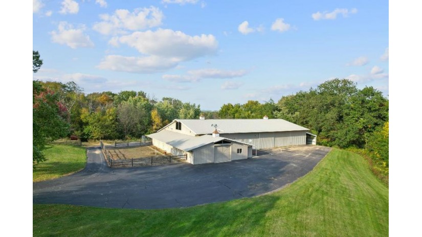 E6918 Ski Hill Road Reedsburg, WI 53959 by Restaino & Associates Era Powered - Pref: 608-225-9626 $2,349,000