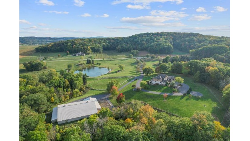 E6918 Ski Hill Road Reedsburg, WI 53959 by Restaino & Associates Era Powered - Pref: 608-225-9626 $2,349,000