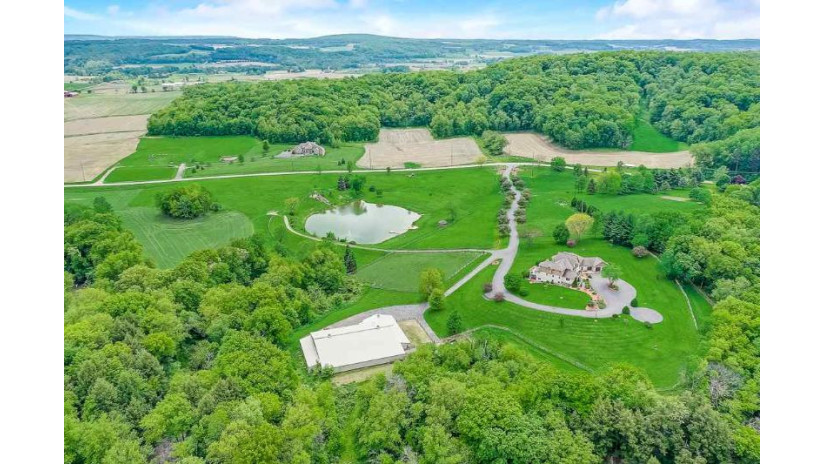 E6918 Ski Hill Road Reedsburg, WI 53959 by Restaino & Associates Era Powered - Pref: 608-225-9626 $2,349,000