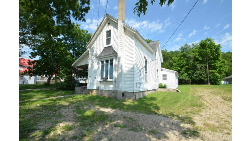 1101 S Sheldon Street Richland Center, WI 53581 by Re/Max Preferred - jeffolsonhomes@gmail.com $55,900