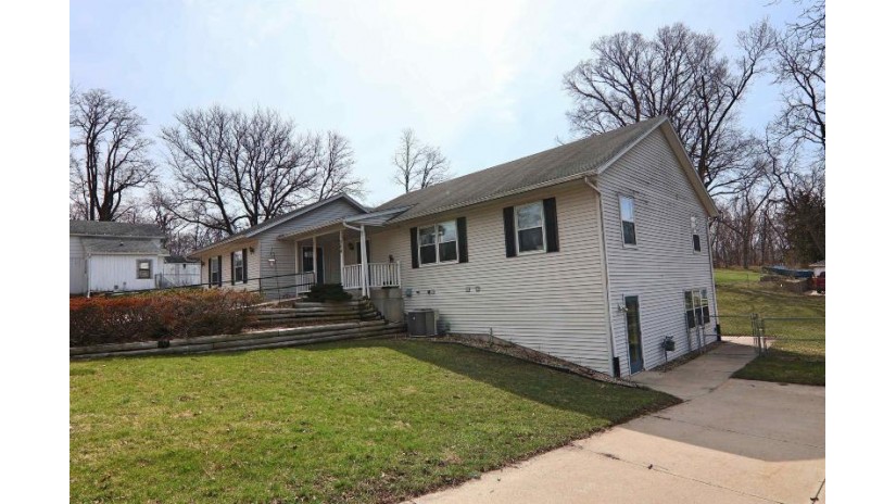 304 E State Street Albany, WI 53502 by Briggs Realty Group, Inc - Home: 262-661-3950 $250,000