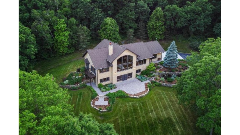 5949 Korback Road Dodgeville, WI 53588 by Sprinkman Real Estate $1,875,000