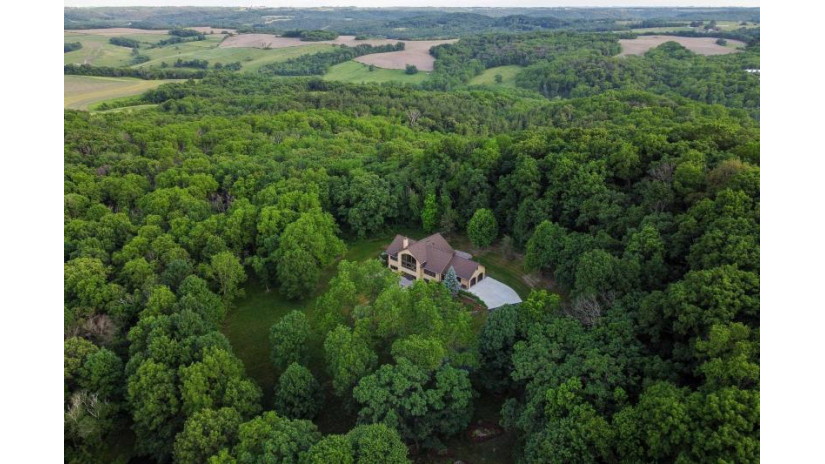 5949 Korback Road Dodgeville, WI 53588 by Sprinkman Real Estate $1,875,000