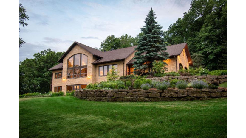 5949 Korback Road Dodgeville, WI 53588 by Sprinkman Real Estate $1,875,000