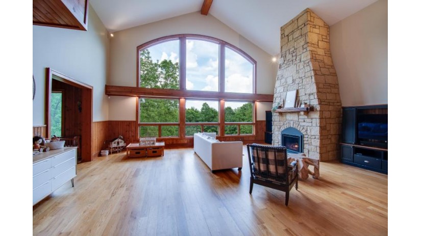 5949 Korback Road Dodgeville, WI 53588 by Sprinkman Real Estate $1,875,000