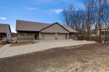 1905 Eastwood Way, Mount Horeb, WI 53572