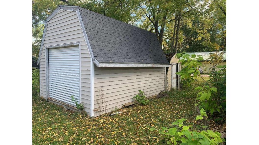 800 N Main Street Lake Mills, WI 53551 by Re/Max Community Realty - barryluce@remax.net $375,000