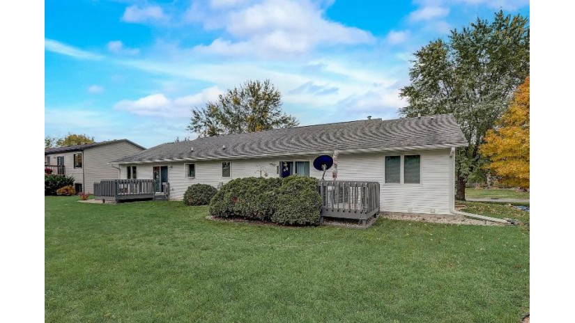 941 Gladstone Way Lake Mills, WI 53551 by Re/Max Property Shop - dave@propertyshop-realtors.com $269,000