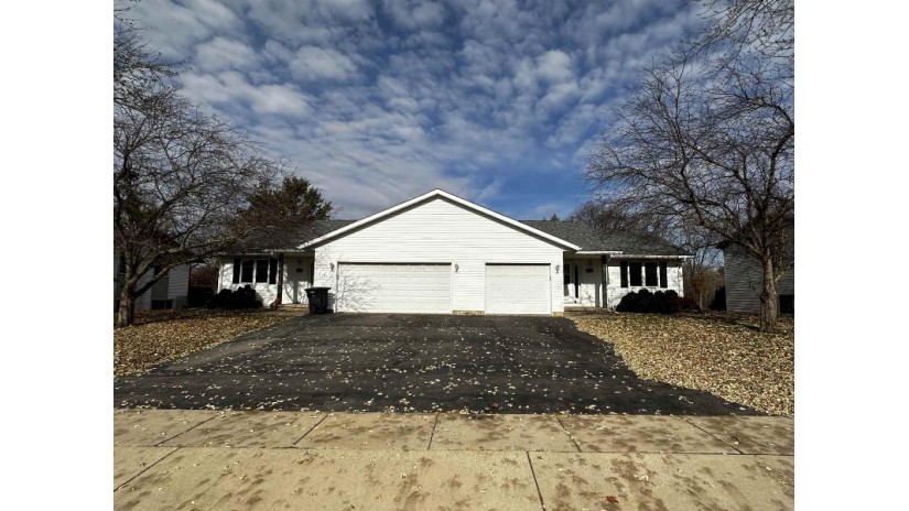 941 Gladstone Way Lake Mills, WI 53551 by Re/Max Property Shop - dave@propertyshop-realtors.com $269,000