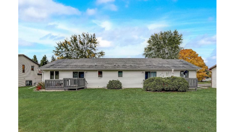 941 Gladstone Way Lake Mills, WI 53551 by Re/Max Property Shop - dave@propertyshop-realtors.com $269,000