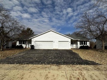 941 Gladstone Way, Lake Mills, WI 53551