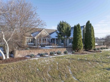 1401 Country Club Lane, Watertown, WI 53098