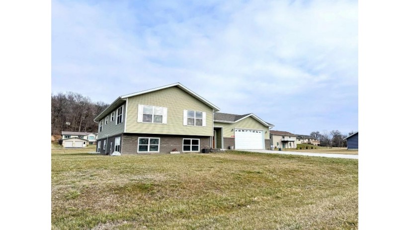 62023 Sugar Loaf Trail Prairie Du Chien, WI 53821 by Re/Max Gold - Off:: 608-306-2865 $339,000