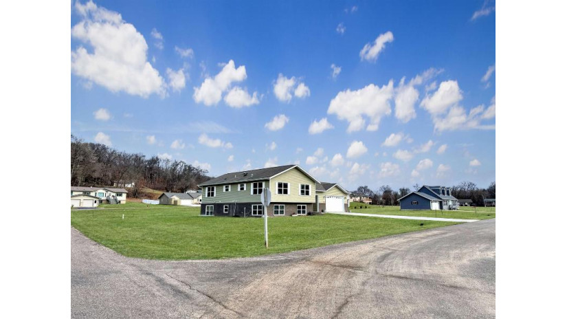 62023 Sugar Loaf Trail Prairie Du Chien, WI 53821 by Re/Max Gold - Off:: 608-306-2865 $339,000