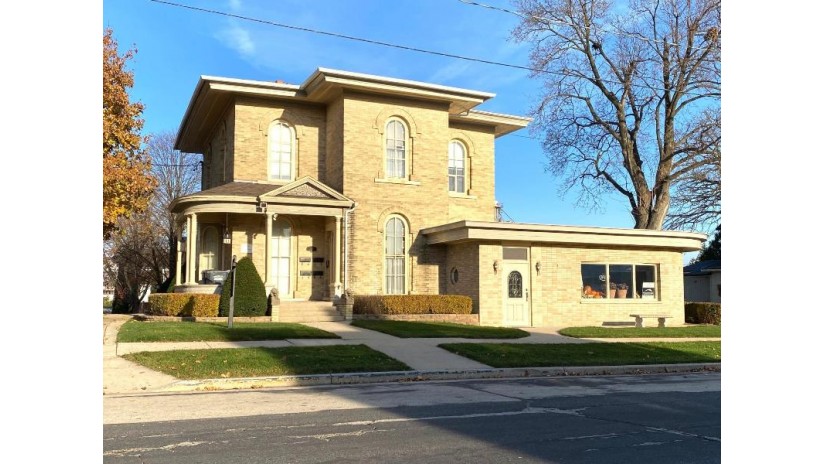 229 N Ludington Street Columbus, WI 53925 by Tri-County Real Estate, Inc. $945,000