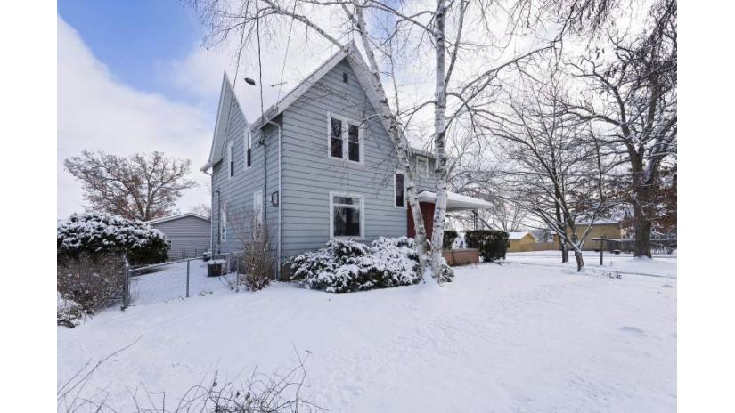 704 N Main Street Fort Atkinson, WI 53538 by Artisan Graham Real Estate - Pref: 920-723-1886 $375,000