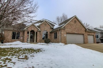 812 Chickadee Drive, Cambridge, WI 53523