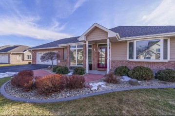 121 Pheasant Run, Johnson Creek, WI 53038