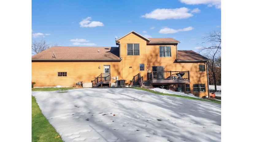 7193 N Timber Ridge Lane Germantown, WI 53948 by Fathom Realty, Llc - terra@lakesregionteam.com $742,500