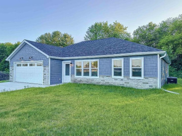 616 Wheatland Drive, Cambridge, WI 53523