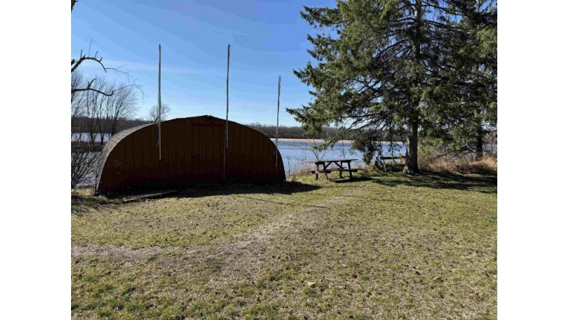 20379 Effigy Mounds Lane Eagle, WI 53573 by Re/Max Preferred $325,000