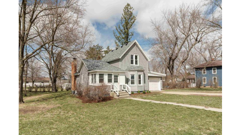 313 S Main Street Pardeeville, WI 53954 by Terra Firma Realty - info@tfmwisconsin.com $225,000