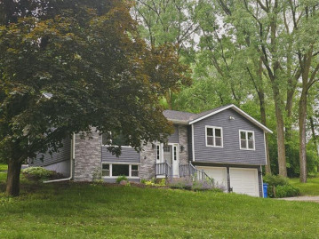 718 Iroquois Court, Baraboo, WI 53913