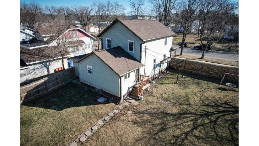 813 Vine Street Wisconsin Dells, WI 53965 by Coldwell Banker Advantage Llc - Off: 715-325-7335 $254,900