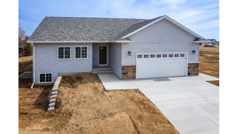 344 Eastridge Circle Reedsburg, WI 53959 by United Country Midwest Lifestyle Properties $374,900