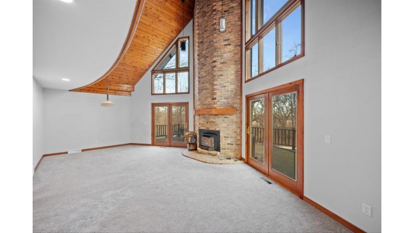 2391 White Oak Trail Dunn, WI 53575 by Mhb Real Estate - Offic: 608-709-9886 $685,000