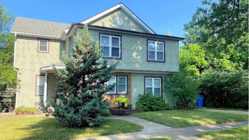 819 Capital Street Wisconsin Dells, WI 53965 by First Weber Inc - HomeInfo@firstweber.com $499,999